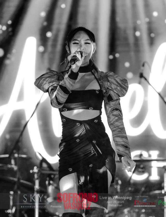 Angeli Chaves performing during Sofronio Vasquez Tour in Winnipeg (black and white photo)